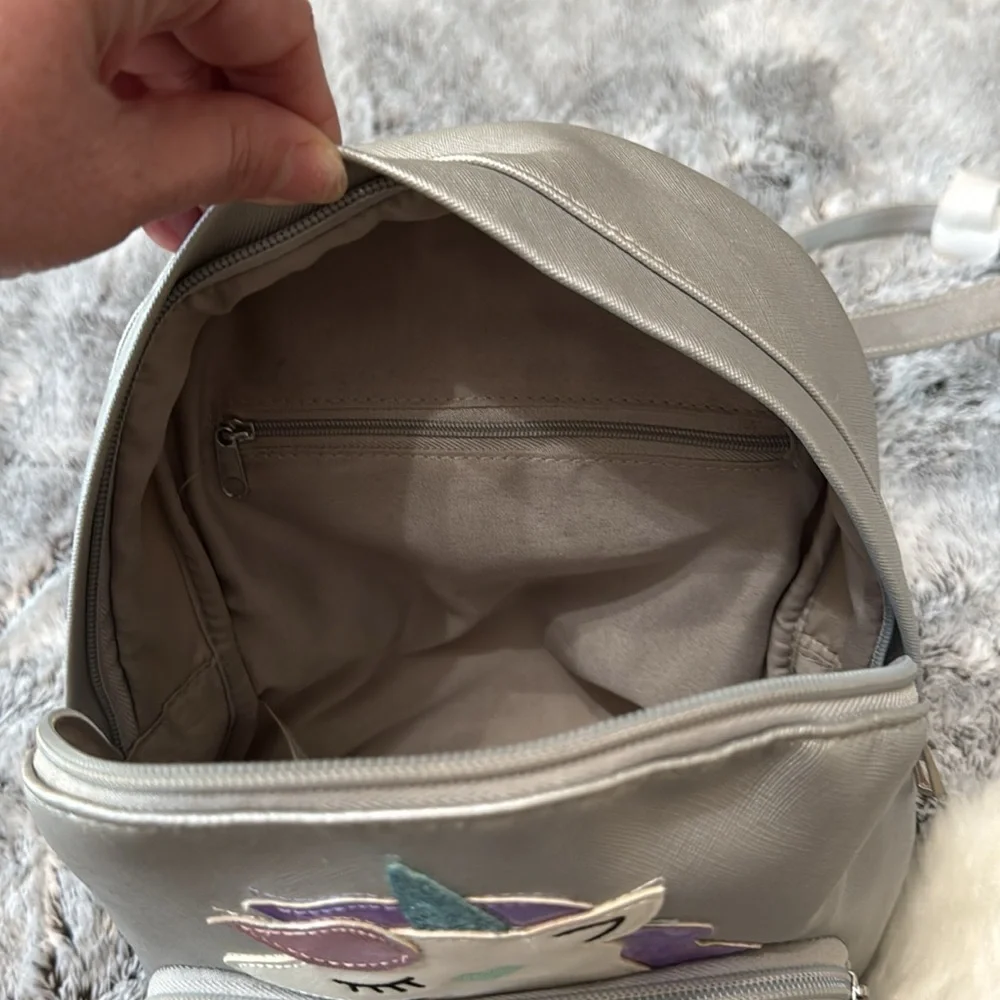 NWOT Girls Mini Unicorn Backpack Gray‎ Fuzzy Pocket Adjustable Strap Travel Cute